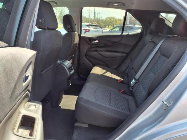 Photo of 2021 Silver Ice Metallic Chevrolet Equinox