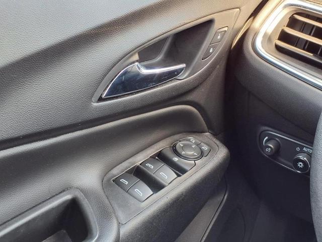 Photo of 2021 Silver Ice Metallic Chevrolet Equinox