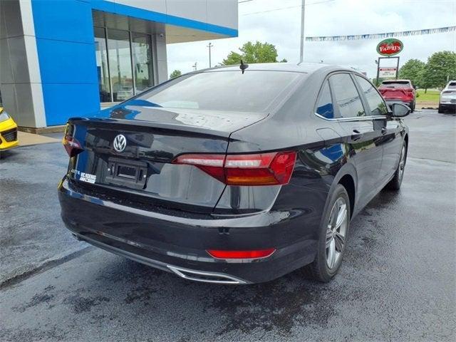 Photo of 2019 Deep Black Pearl Effect Volkswagen Jetta