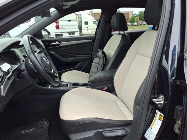 Photo of 2019 Deep Black Pearl Effect Volkswagen Jetta