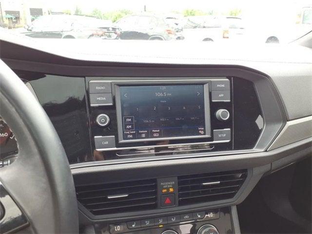 Photo of 2019 Deep Black Pearl Effect Volkswagen Jetta