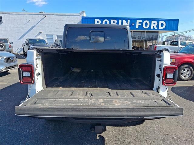 Photo of 2020 Bright White Clearcoat Jeep Gladiator