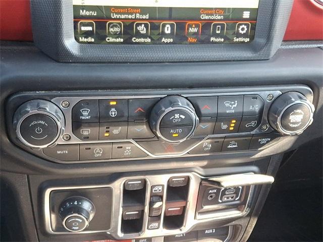 Photo of 2020 Bright White Clearcoat Jeep Gladiator