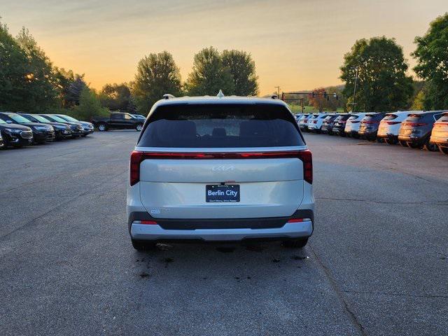 Photo of 2026 Ceramic Silver Kia Carnival