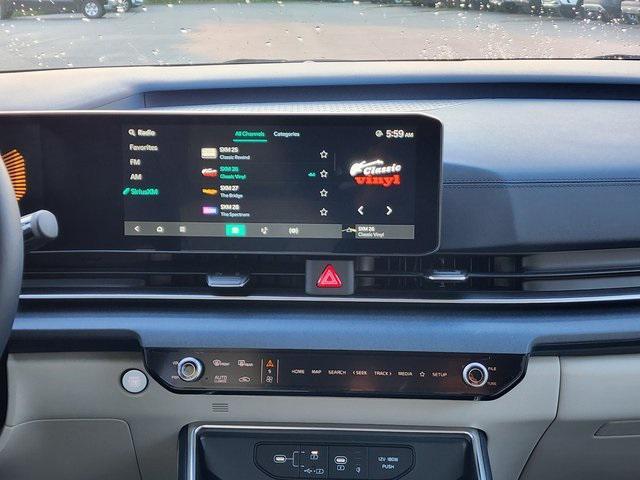 Photo of 2026 Ceramic Silver Kia Carnival