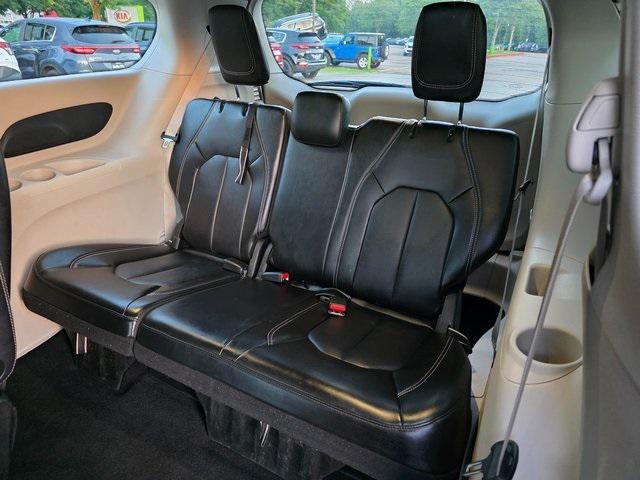 Photo of 2024 Bright White Clearcoat Chrysler Pacifica