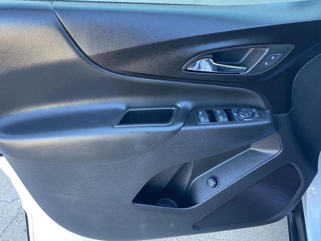 Photo of 2024 Iridescent Pearl Tricoat Chevrolet Equinox