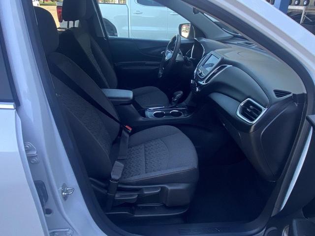 Photo of 2024 Iridescent Pearl Tricoat Chevrolet Equinox