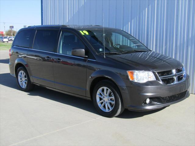 Photo of 2019 Granite Pearlcoat Dodge Grand Caravan