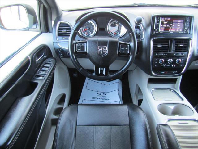 Photo of 2019 Granite Pearlcoat Dodge Grand Caravan