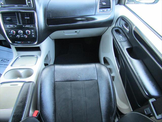 Photo of 2019 Granite Pearlcoat Dodge Grand Caravan