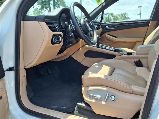 Photo of 2024 White 0q Porsche Macan