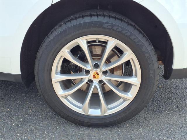 Photo of 2024 White 0q Porsche Macan