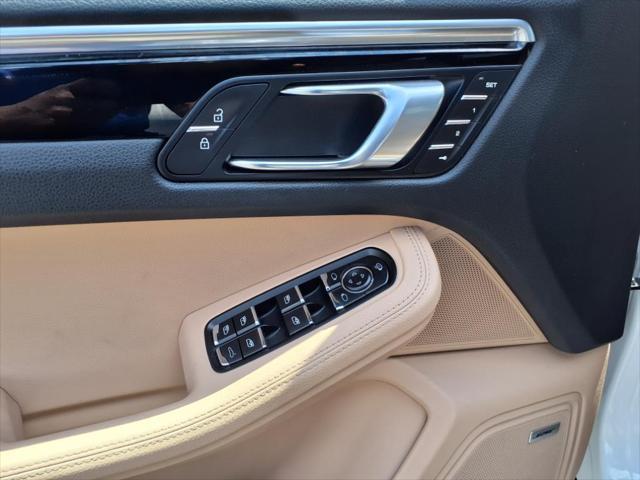 Photo of 2024 White 0q Porsche Macan