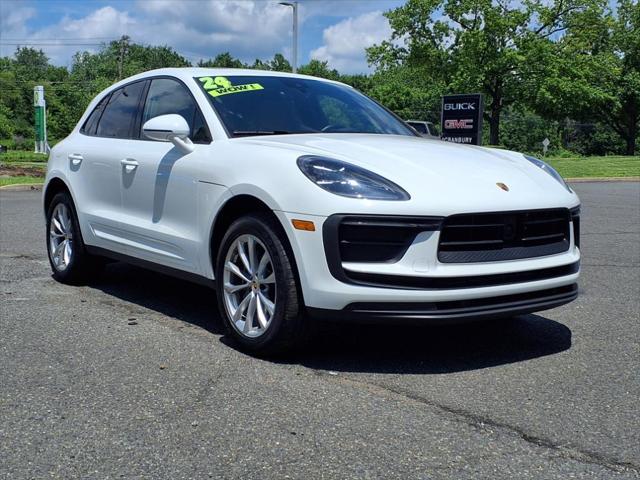 Photo of 2024 White 0q Porsche Macan