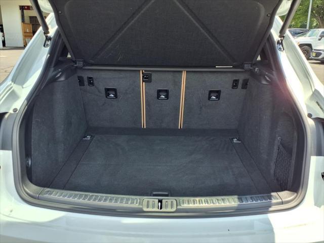 Photo of 2024 White 0q Porsche Macan