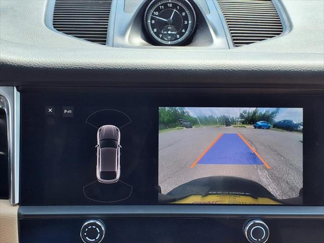 Photo of 2024 White 0q Porsche Macan