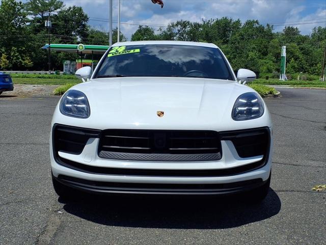 Photo of 2024 White 0q Porsche Macan