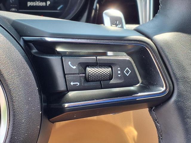 Photo of 2024 White 0q Porsche Macan