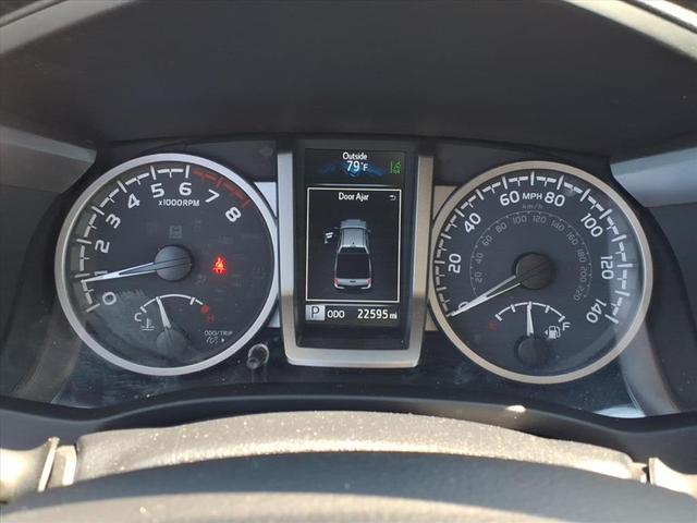 Photo of 2022 White Toyota Tacoma