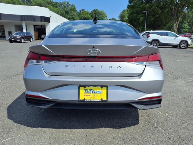 Photo of 2023 Gray Hyundai ELANTRA