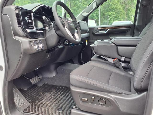 Photo of 2025 Summit White Gaz GMC Sierra 1500