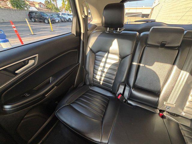 Photo of 2024 Oxford White Ford Edge