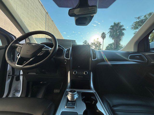 Photo of 2024 Oxford White Ford Edge