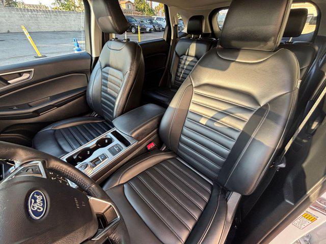 Photo of 2024 Oxford White Ford Edge