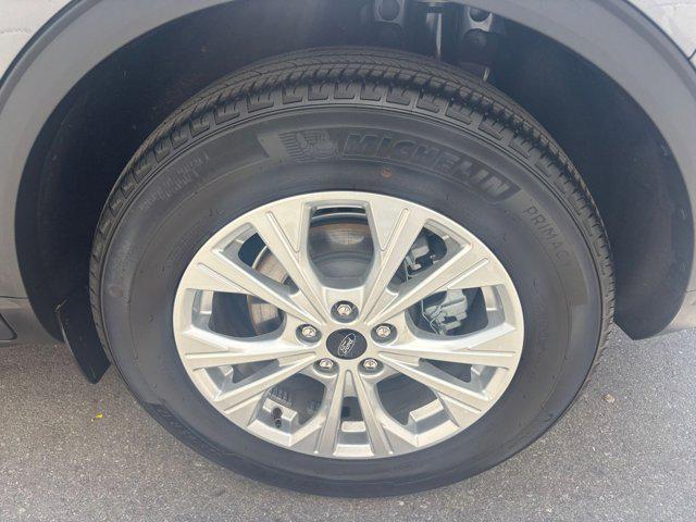 Photo of 2024 Carbonized Gray Metallic Ford Escape