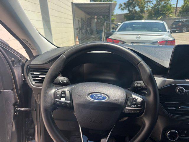 Photo of 2024 Carbonized Gray Metallic Ford Escape
