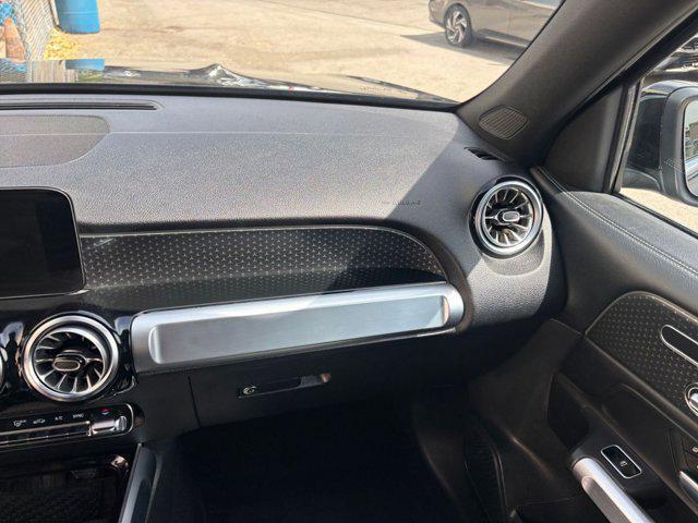 Photo of 2024 Night Black Mercedes-Benz GLB 250