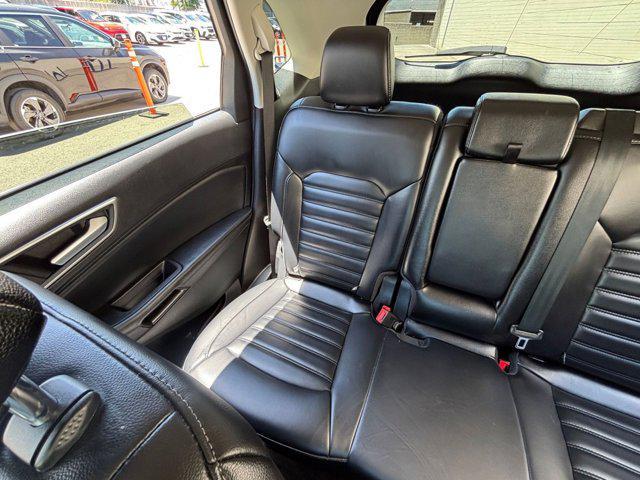 Photo of 2024 Agate Black Metallic Ford Edge