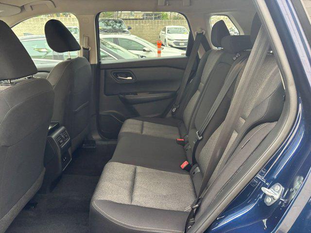 Photo of 2024 Deep Ocean Blue Pearl Nissan Rogue