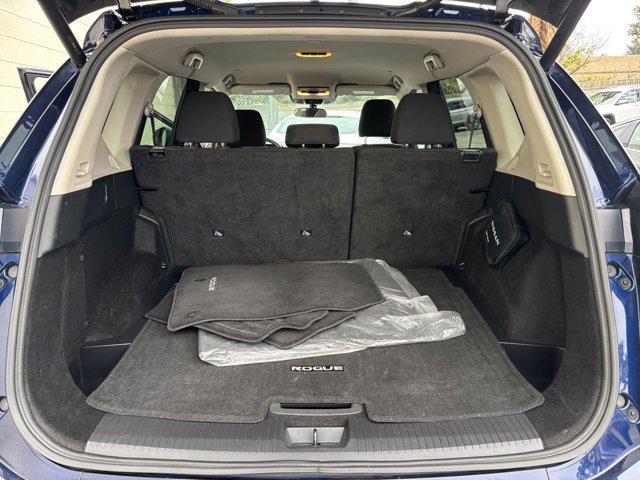 Photo of 2024 Deep Ocean Blue Pearl Nissan Rogue