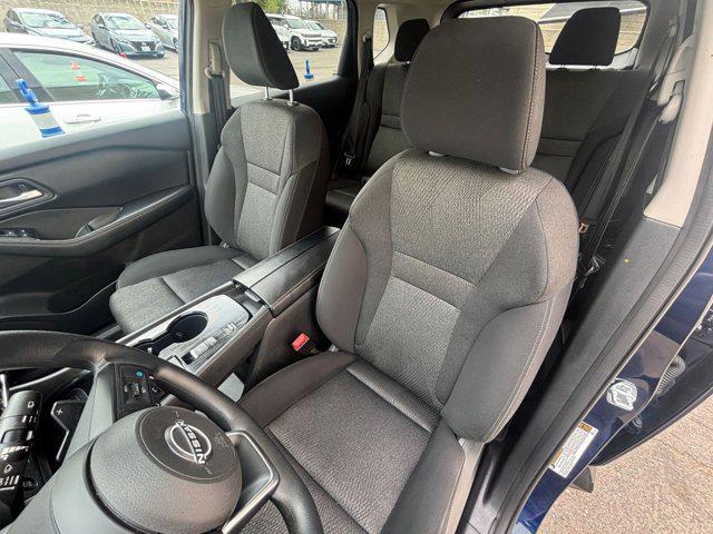 Photo of 2024 Deep Ocean Blue Pearl Nissan Rogue