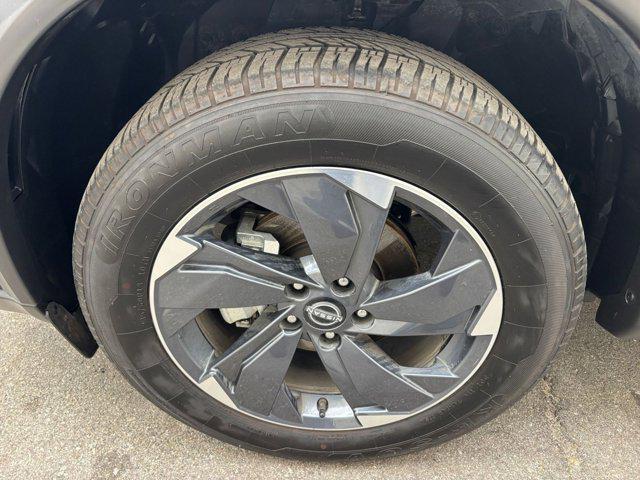 Photo of 2024 Deep Ocean Blue Pearl Nissan Rogue