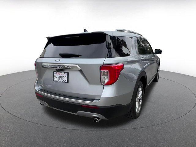Photo of 2024 Iconic Silver Metallic Ford Explorer