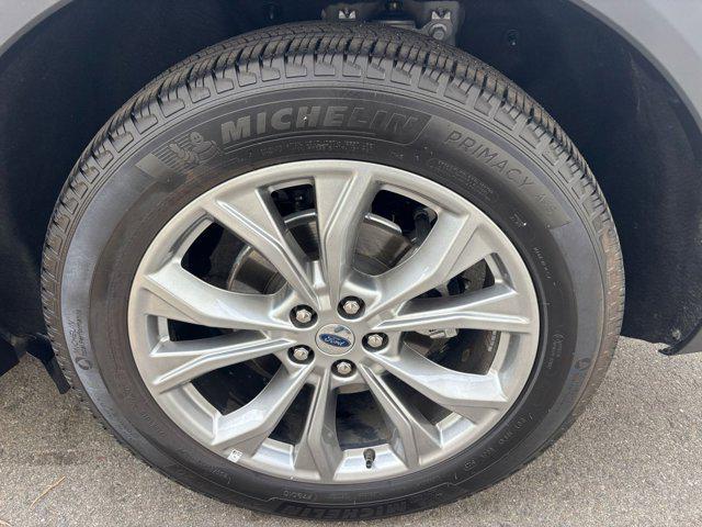 Photo of 2024 Iconic Silver Metallic Ford Explorer