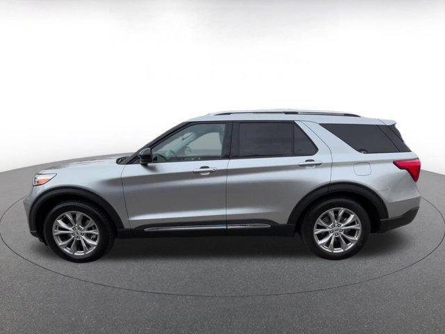 Photo of 2024 Iconic Silver Metallic Ford Explorer
