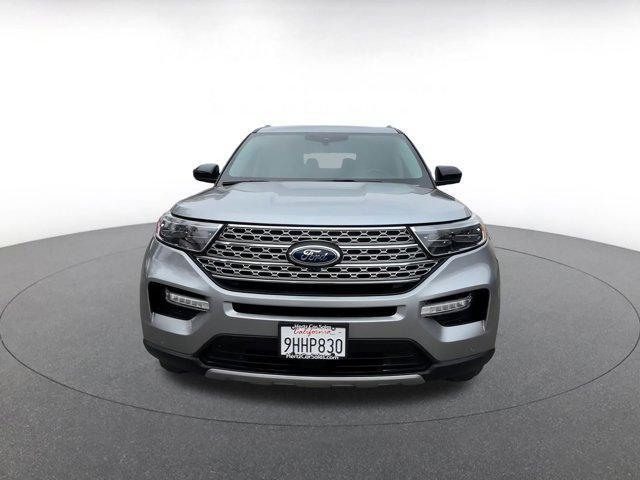 Photo of 2024 Iconic Silver Metallic Ford Explorer