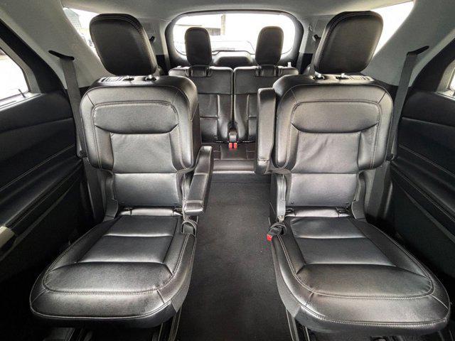 Photo of 2024 Iconic Silver Metallic Ford Explorer