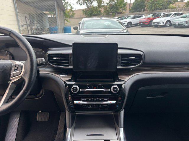 Photo of 2024 Iconic Silver Metallic Ford Explorer