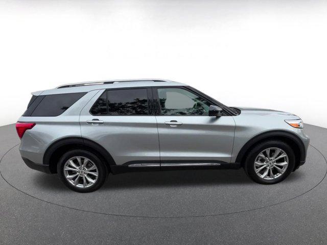 Photo of 2024 Iconic Silver Metallic Ford Explorer