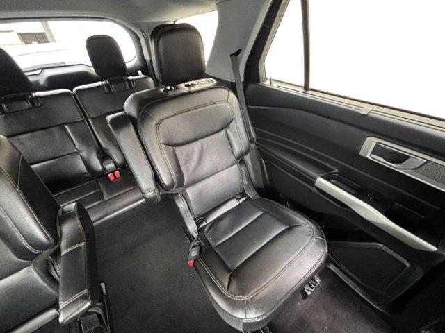 Photo of 2024 Iconic Silver Metallic Ford Explorer