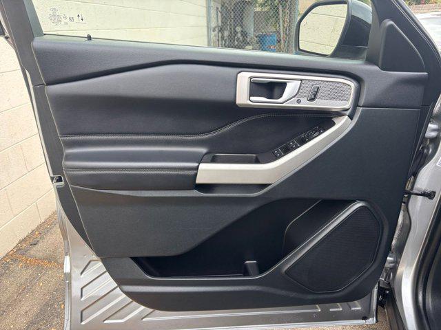 Photo of 2024 Iconic Silver Metallic Ford Explorer