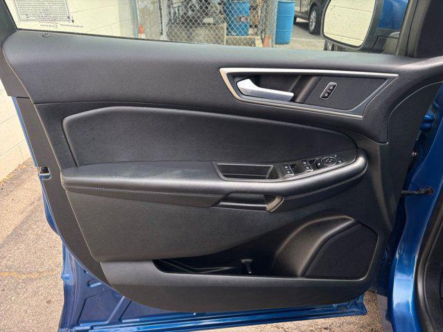 Photo of 2024 Atlas Blue Metallic Ford Edge