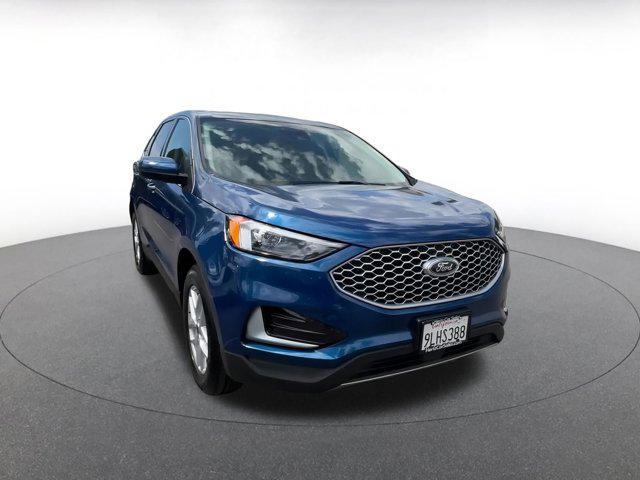 Photo of 2024 Atlas Blue Metallic Ford Edge