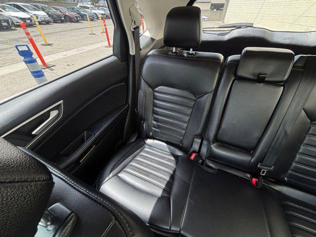 Photo of 2024 Atlas Blue Metallic Ford Edge