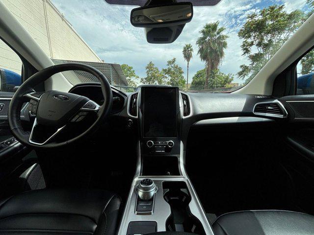 Photo of 2024 Atlas Blue Metallic Ford Edge